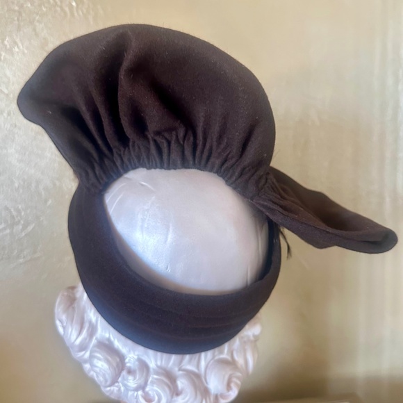 ONE-OF-A-KIND 1940s\' BROWN FELT TILT HAT +LARGE BOW &  FEATHER TRIM main image 7
